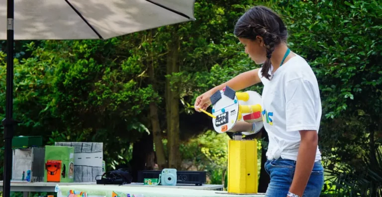 III Laboratorio de ideas Disashop. Rediseño de las máquinas de recargas de móviles